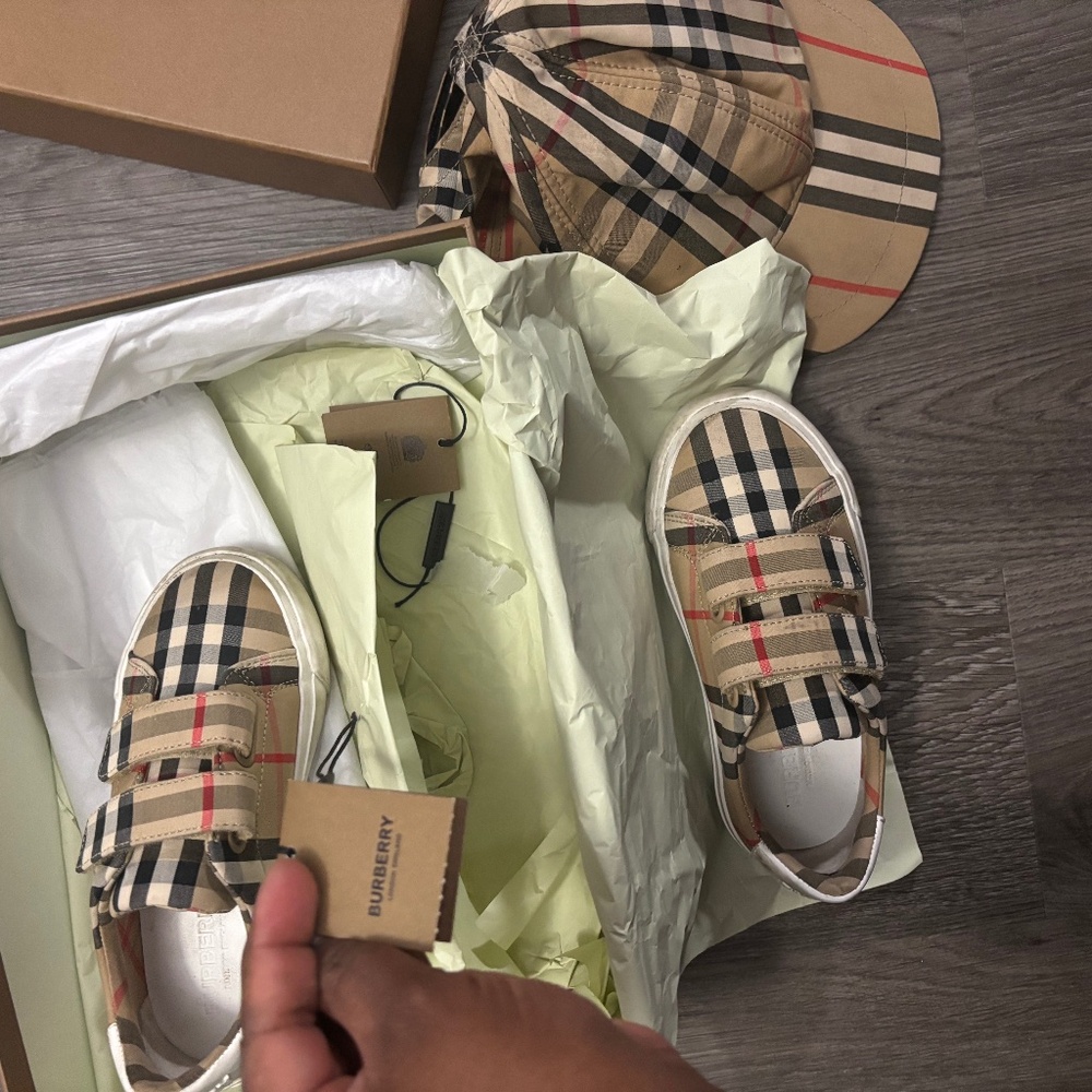 Burberry Kids Sneakers & Hat